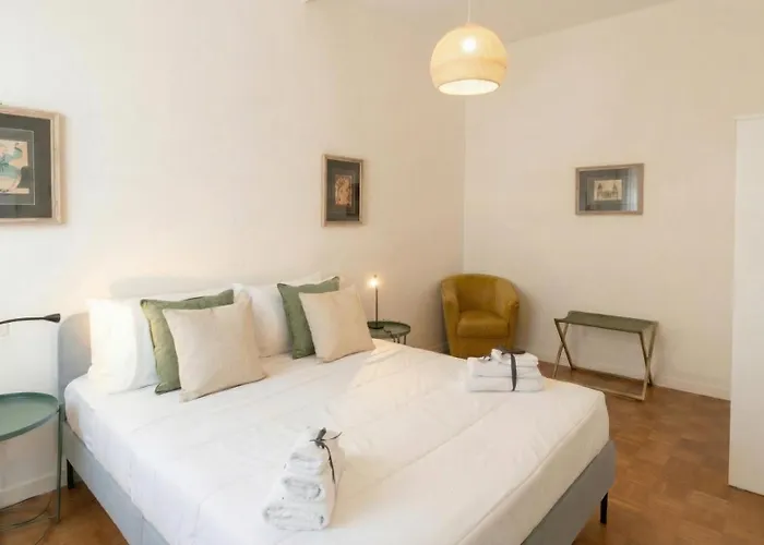 Heart Of Deluxe - 7min Colosseo, 3min Metro & Terrace * Rome